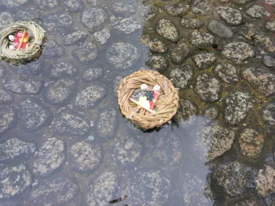 ひなを流しました