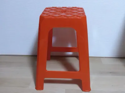 台湾の屋台の椅子をおむかえしました